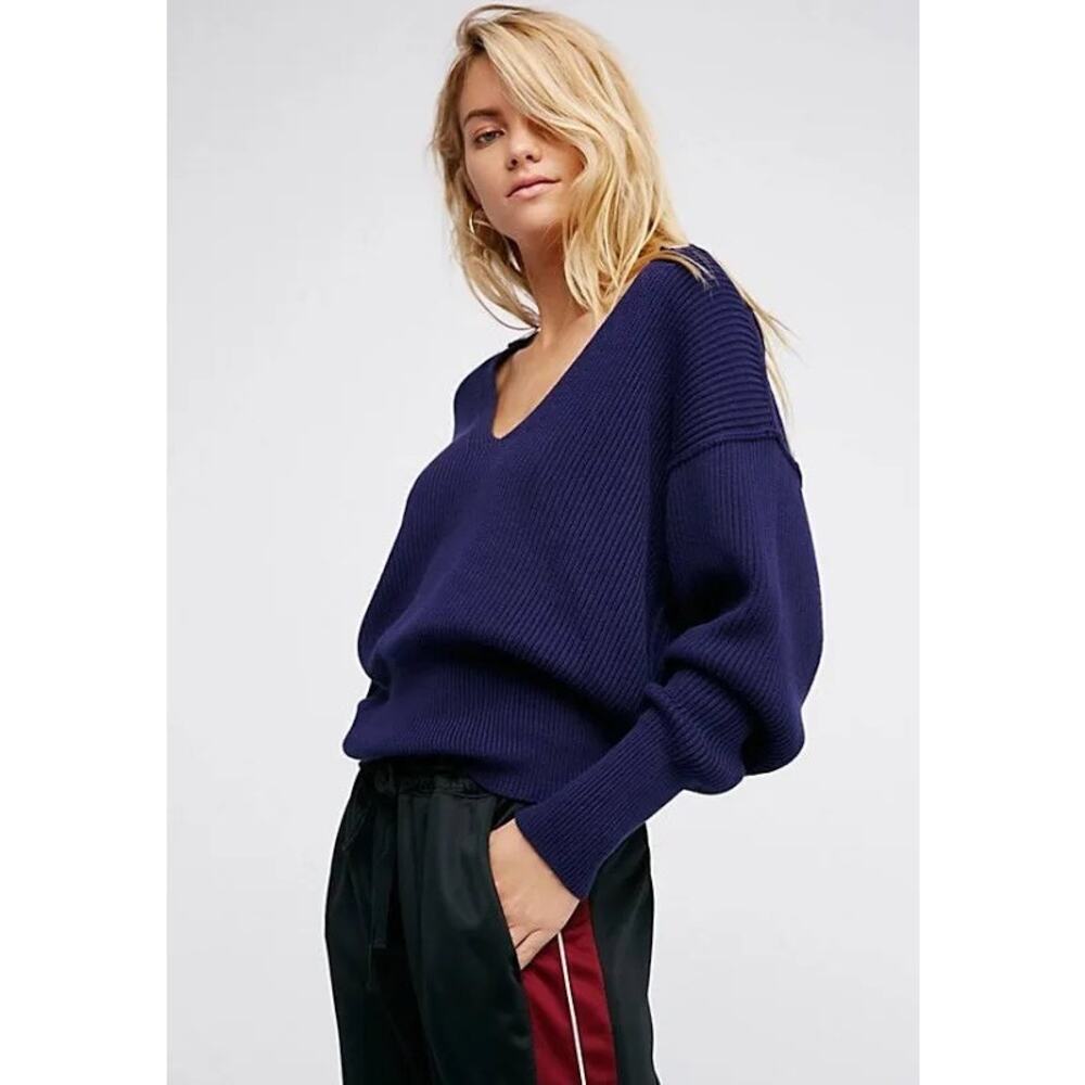 Free People Allure Slouchy V-Neck Sweater in Navy Size XS cotton